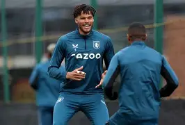 里程碑夜阿斯顿维拉豪取连胜，德甲加时末段刷纪录，话题不断，高层口径保持一致(西甲超级杯决赛)